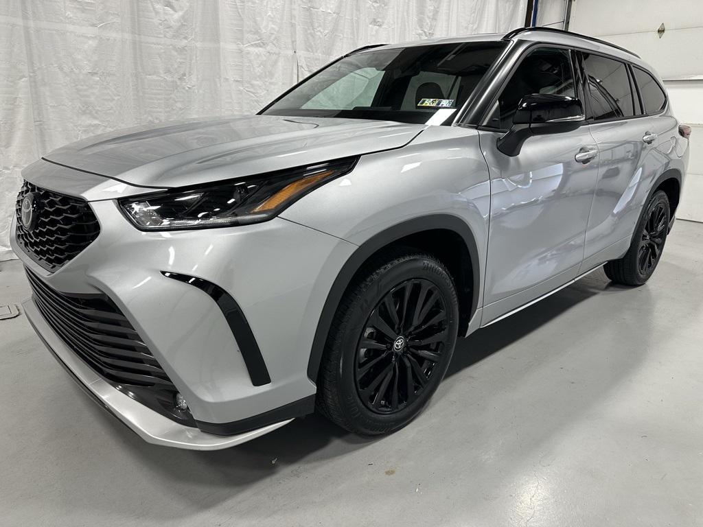 used 2025 Toyota Highlander car, priced at $44,995