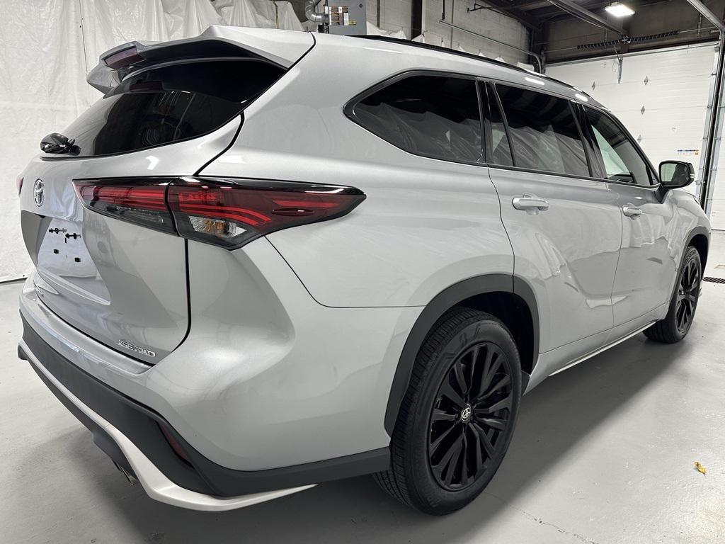 used 2025 Toyota Highlander car, priced at $44,995