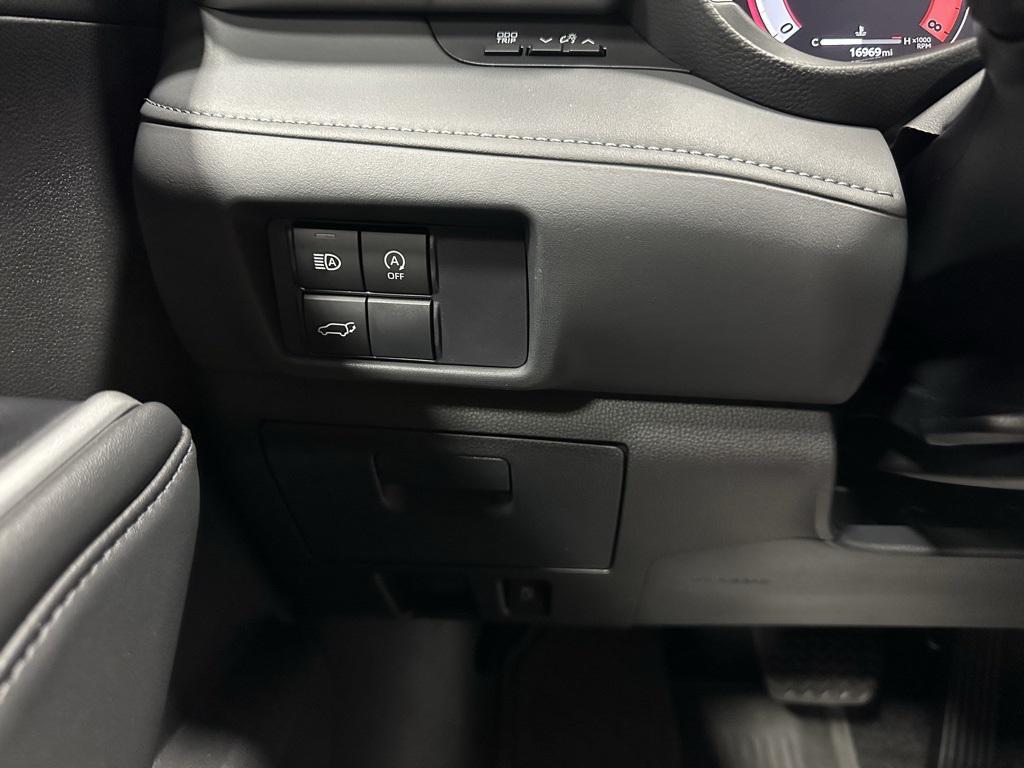 used 2025 Toyota Highlander car, priced at $44,995