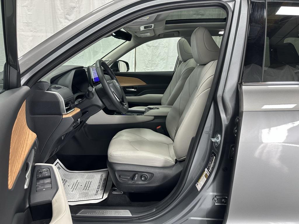 used 2025 Toyota Grand Highlander car, priced at $49,995