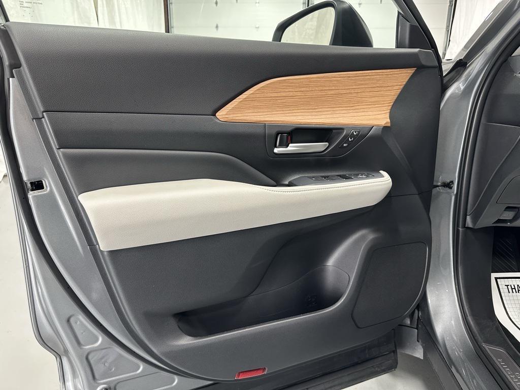 used 2025 Toyota Grand Highlander car, priced at $49,995
