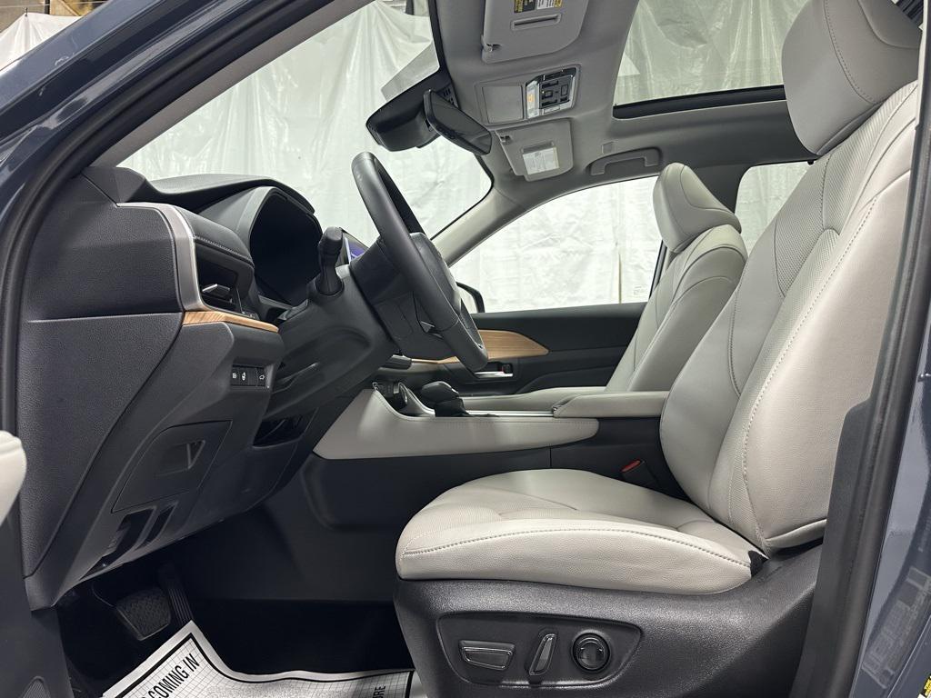 used 2025 Toyota Grand Highlander car, priced at $49,995