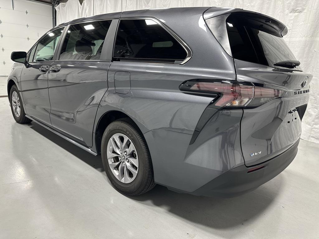 used 2025 Toyota Sienna car, priced at $39,995