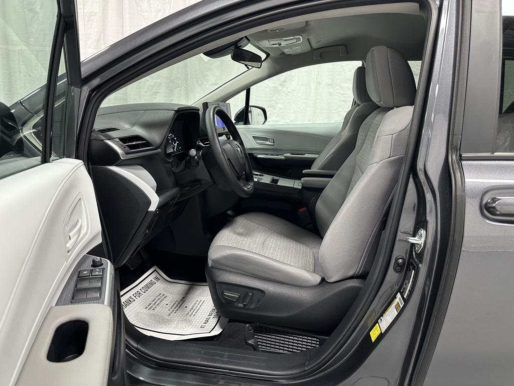 used 2025 Toyota Sienna car, priced at $39,995