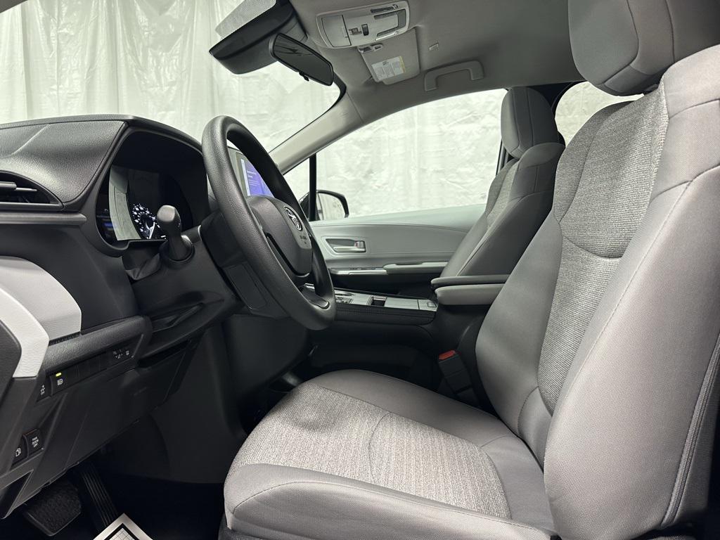 used 2025 Toyota Sienna car, priced at $39,995