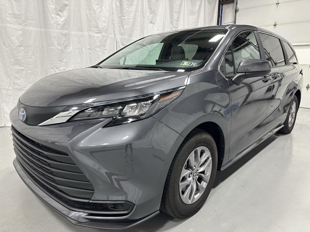 used 2025 Toyota Sienna car, priced at $39,995
