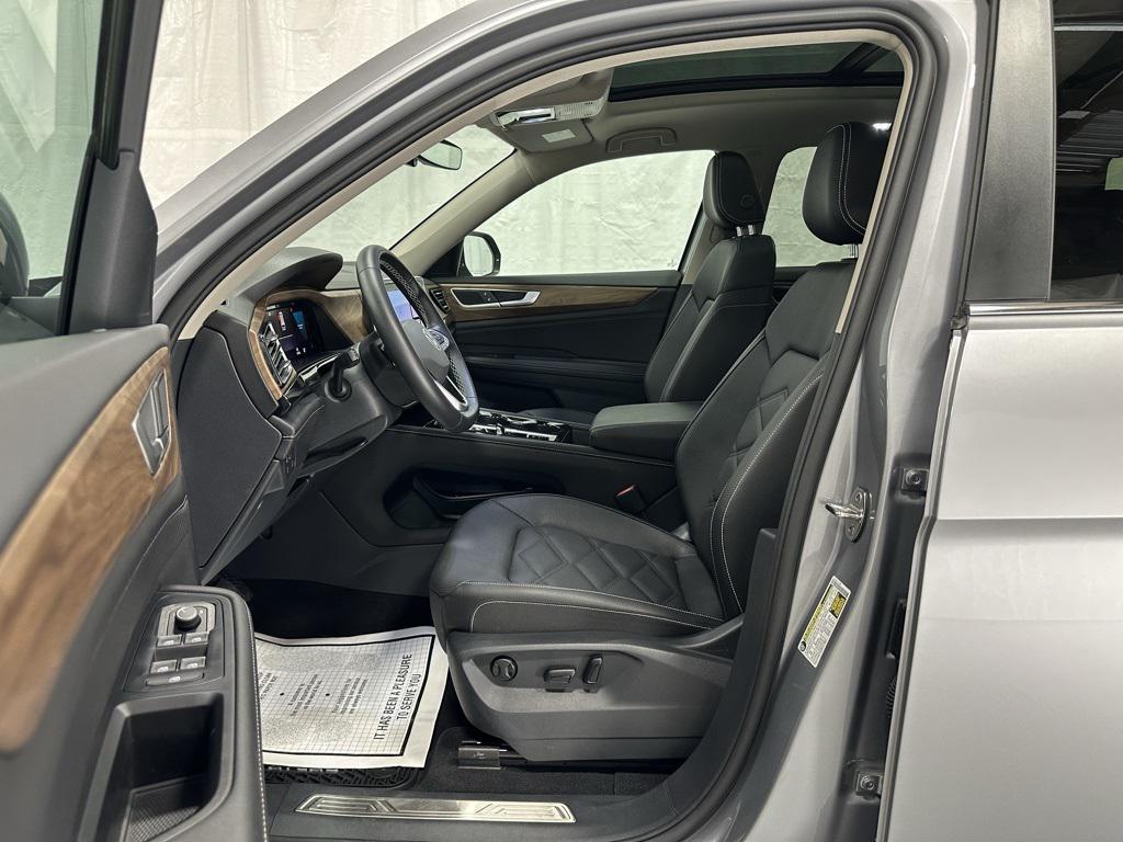 used 2025 Volkswagen Atlas car, priced at $38,495