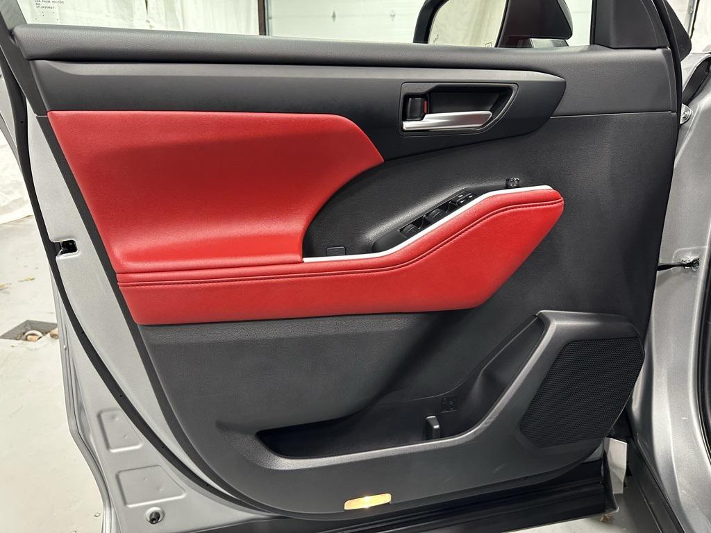 used 2025 Toyota Highlander car