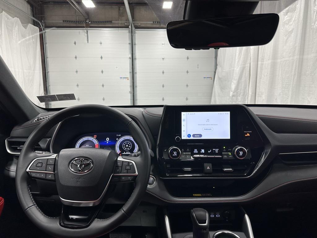 used 2025 Toyota Highlander car