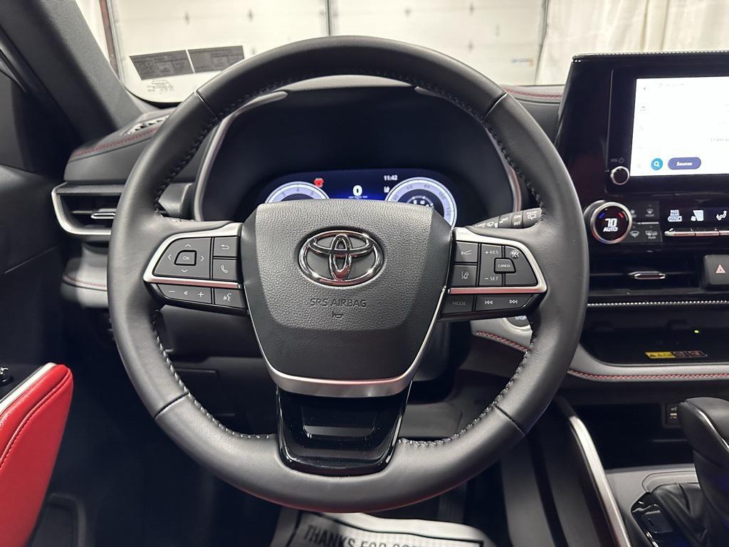 used 2025 Toyota Highlander car