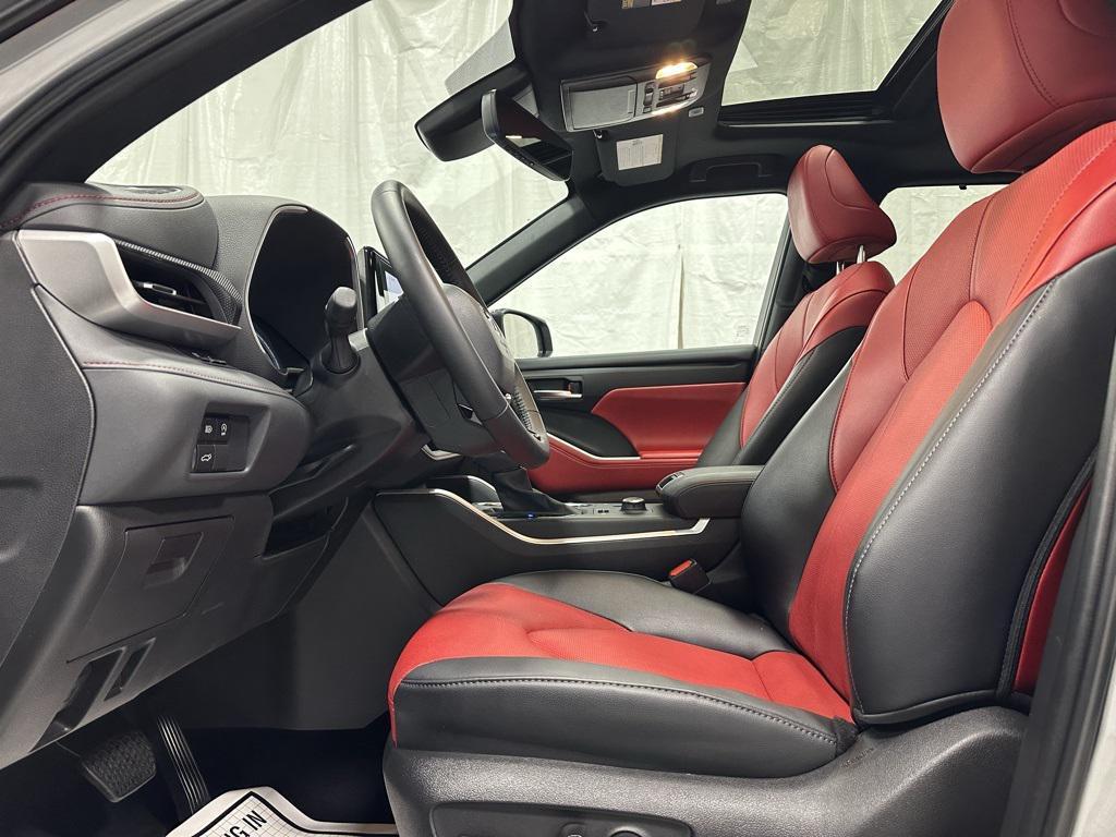 used 2025 Toyota Highlander car