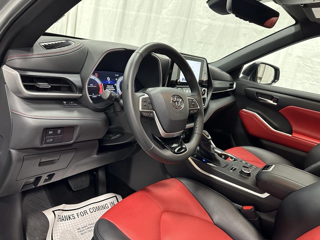 used 2025 Toyota Highlander car