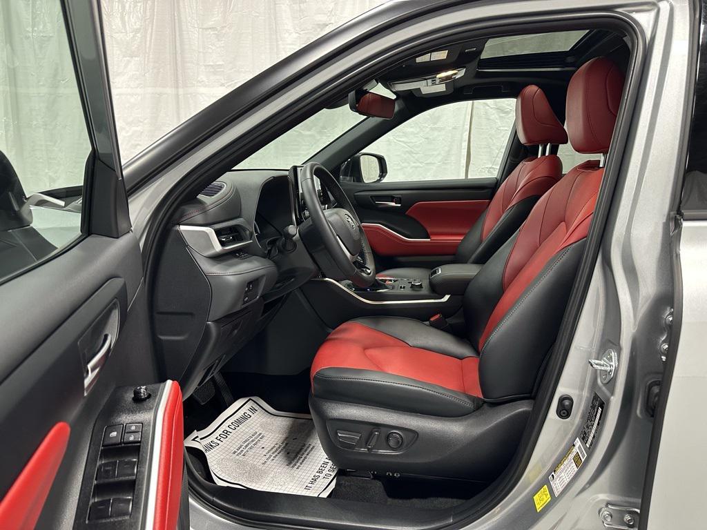 used 2025 Toyota Highlander car