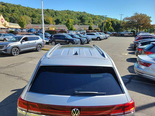 new 2024 Volkswagen Atlas car, priced at $49,180