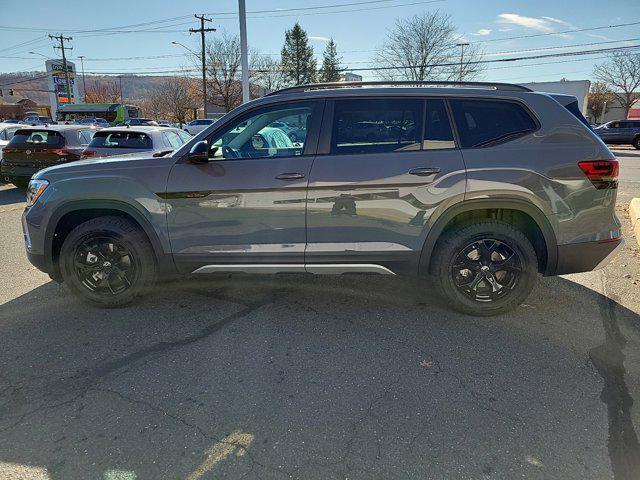 new 2025 Volkswagen Atlas car, priced at $50,028