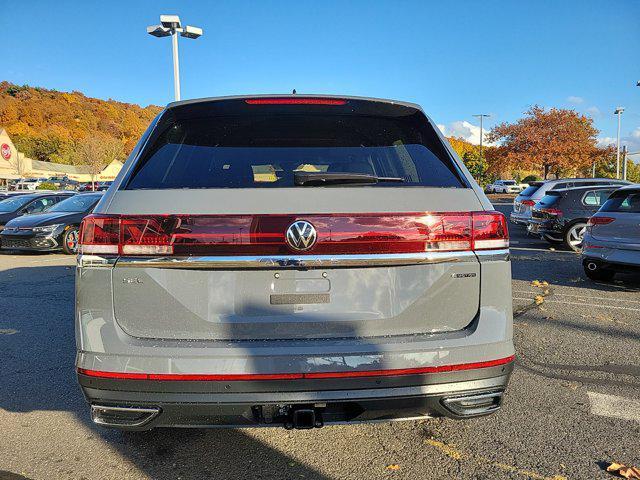 new 2025 Volkswagen Atlas car, priced at $52,438