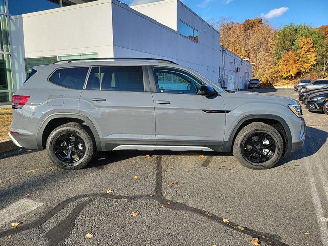 new 2025 Volkswagen Atlas car, priced at $50,198