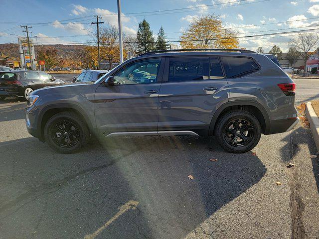 new 2025 Volkswagen Atlas car, priced at $50,198