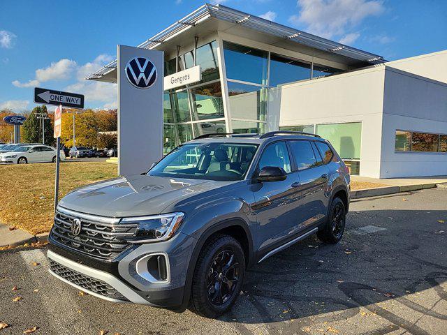 new 2025 Volkswagen Atlas car, priced at $50,198