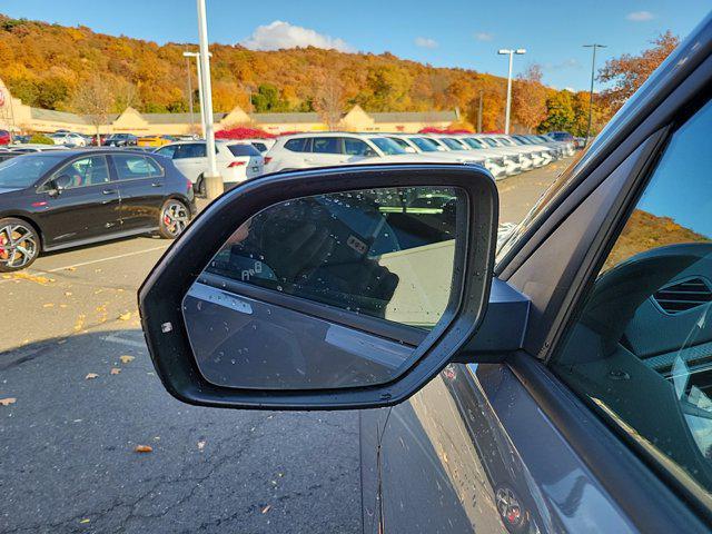 new 2025 Volkswagen Atlas car, priced at $50,198