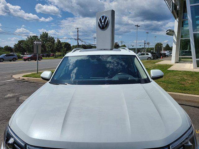 new 2024 Volkswagen Atlas car, priced at $50,092