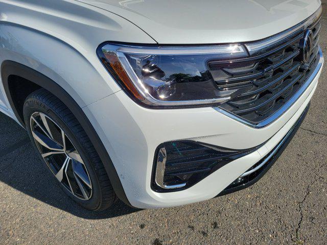 new 2025 Volkswagen Atlas car, priced at $54,221