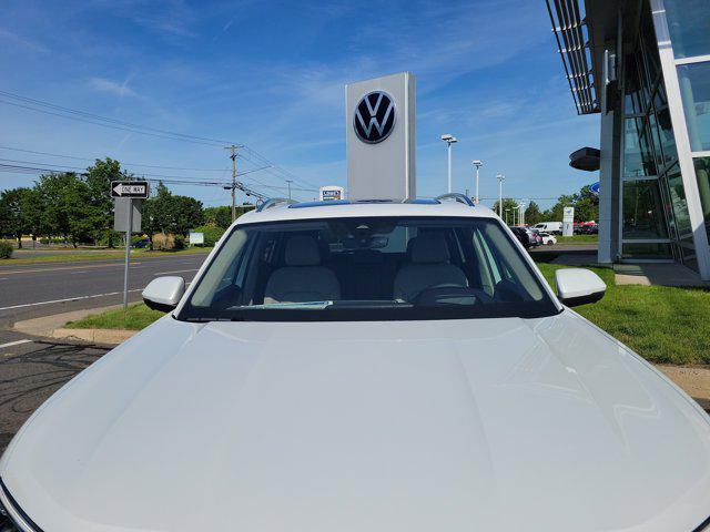 new 2025 Volkswagen Atlas car, priced at $54,221