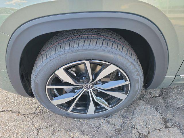 new 2025 Volkswagen Atlas car, priced at $54,973