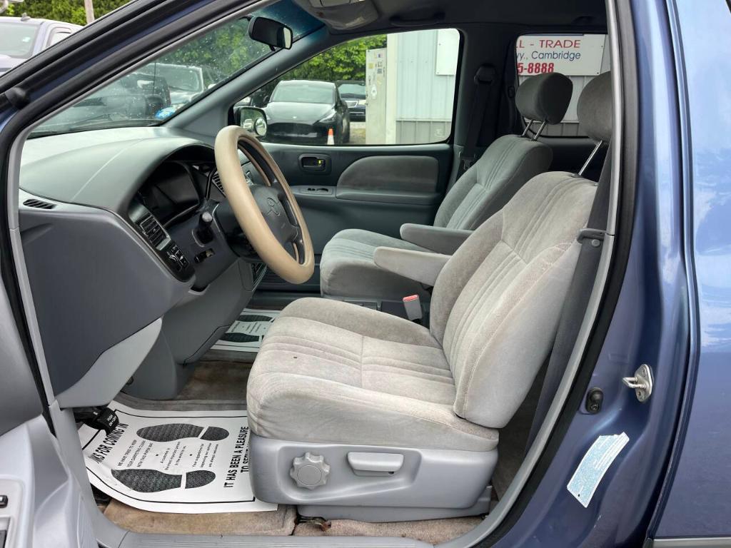 used 2000 Toyota Sienna car, priced at $3,995