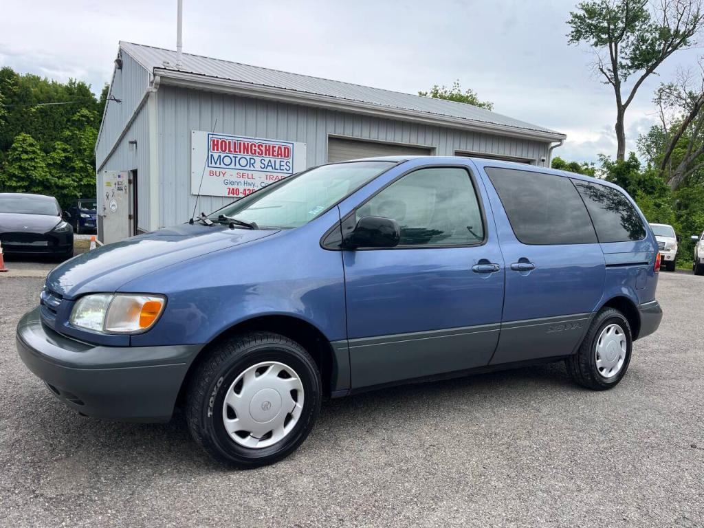 used 2000 Toyota Sienna car, priced at $3,995