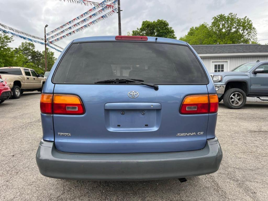 used 2000 Toyota Sienna car, priced at $3,995