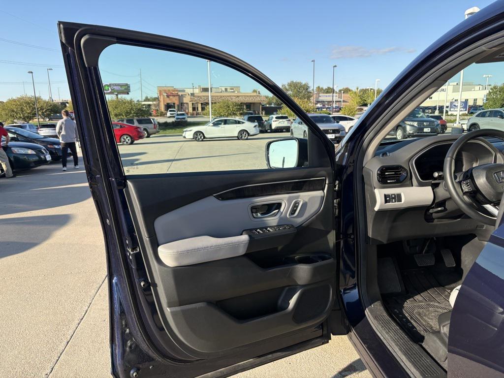 used 2025 Honda Pilot car, priced at $51,991