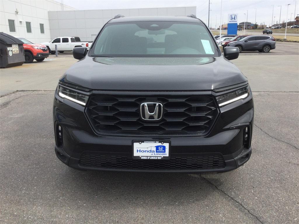 new 2025 Honda Pilot car, priced at $43,795