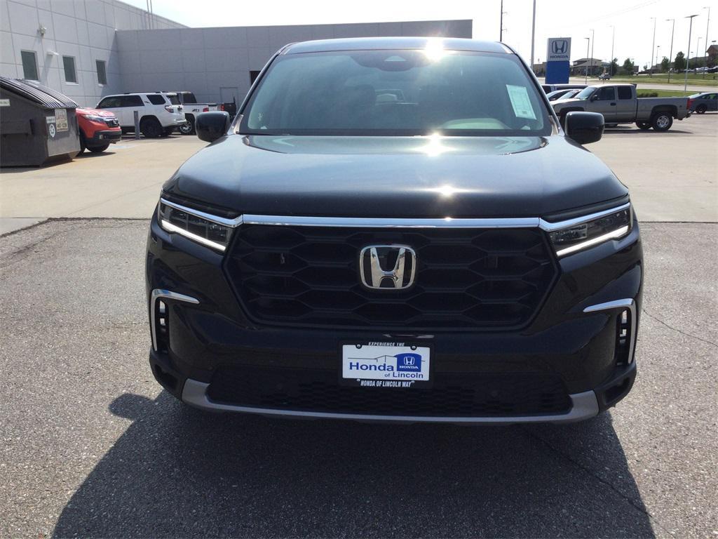 new 2025 Honda Pilot car, priced at $47,095