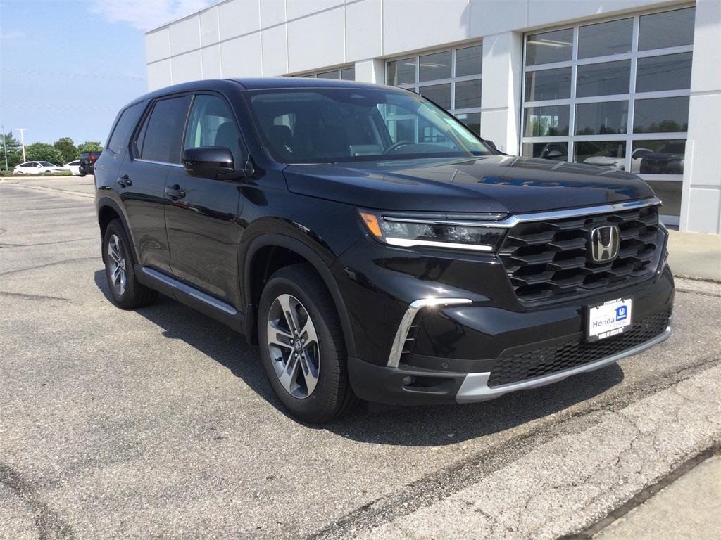 new 2025 Honda Pilot car, priced at $47,095