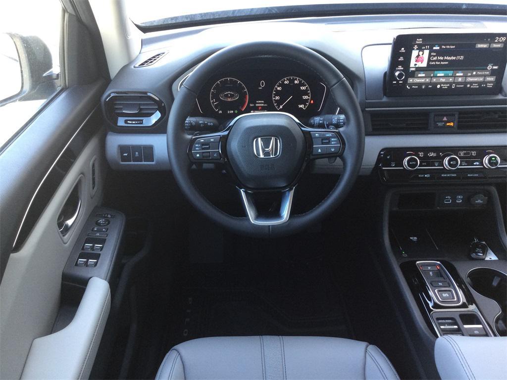 new 2025 Honda Pilot car, priced at $47,095