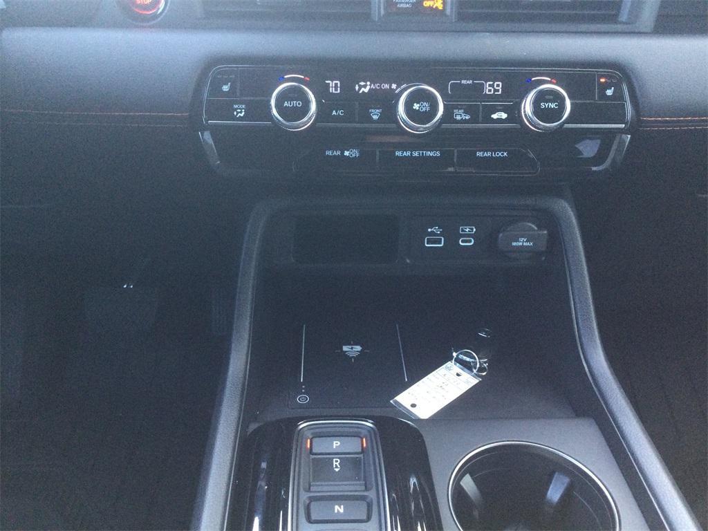 new 2025 Honda Pilot car, priced at $51,350