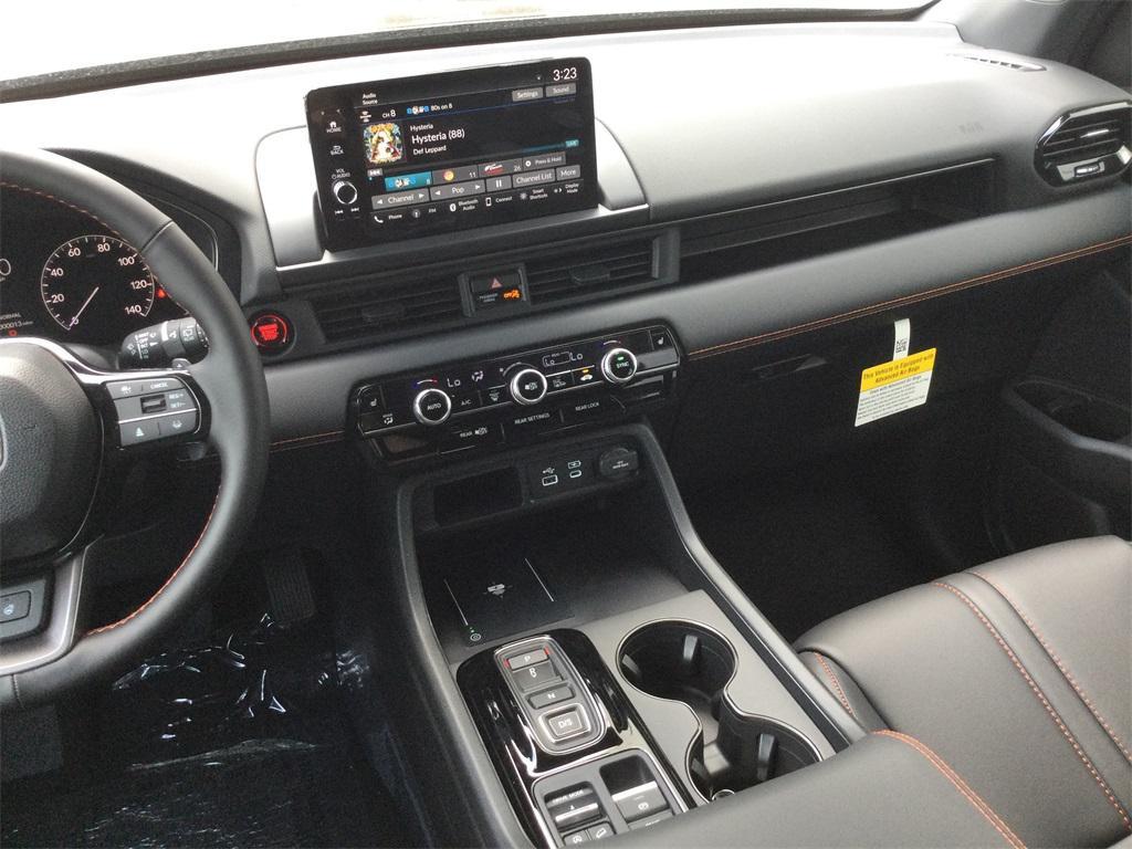 new 2025 Honda Pilot car, priced at $51,375