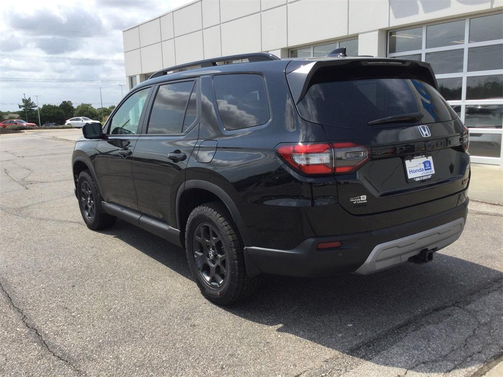 new 2025 Honda Pilot car, priced at $51,375