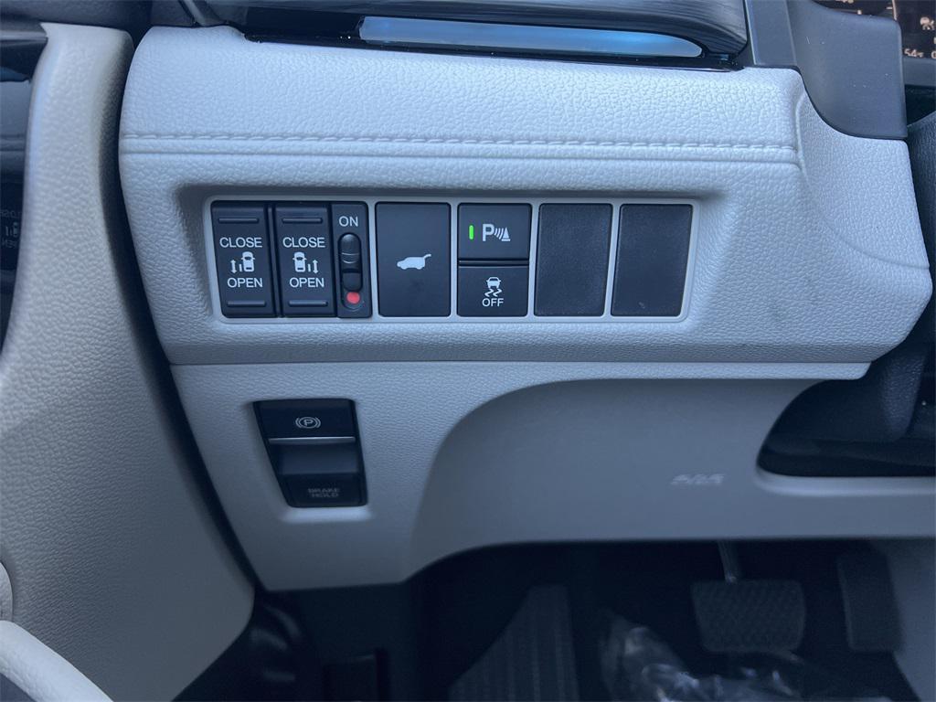 new 2026 Honda Odyssey car, priced at $54,335