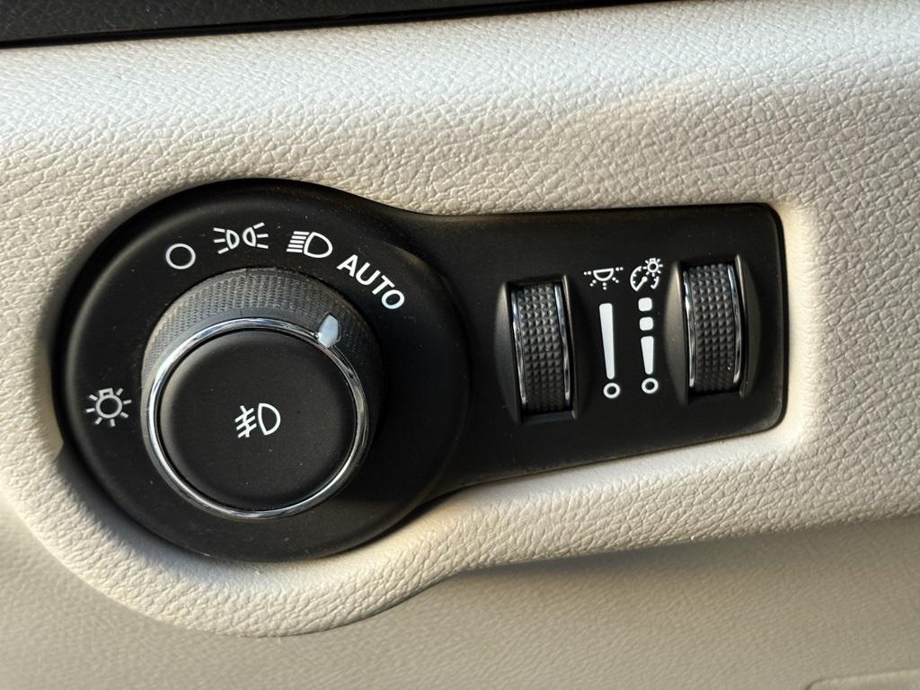 used 2019 Chrysler Pacifica car, priced at $18,731