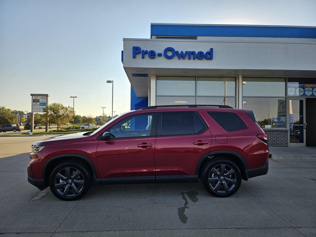 used 2025 Honda Pilot car, priced at $42,995