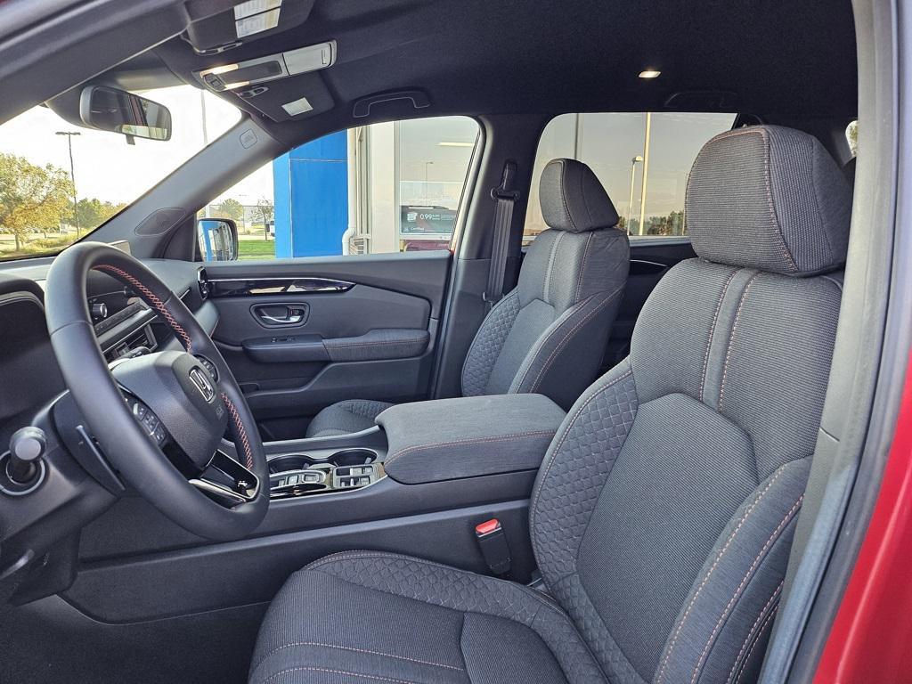 used 2025 Honda Pilot car, priced at $42,995