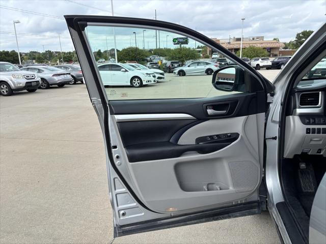 used 2019 Toyota Highlander car, priced at $29,731