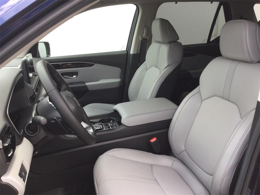 new 2025 Honda Pilot car, priced at $47,825