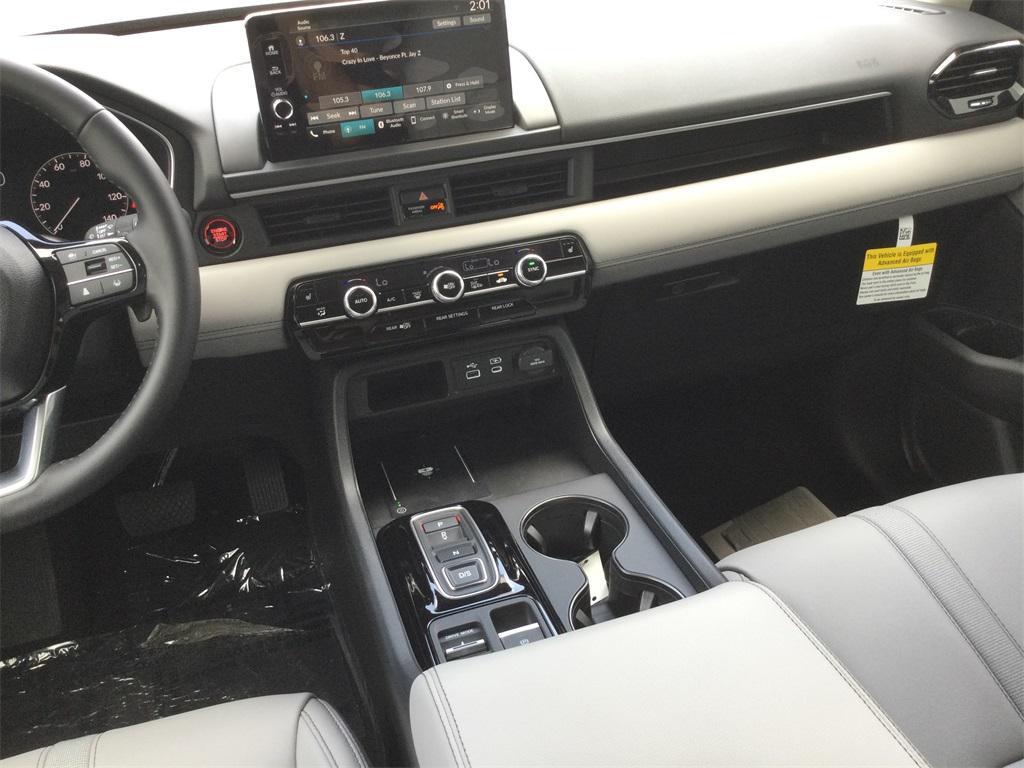 new 2025 Honda Pilot car, priced at $47,825