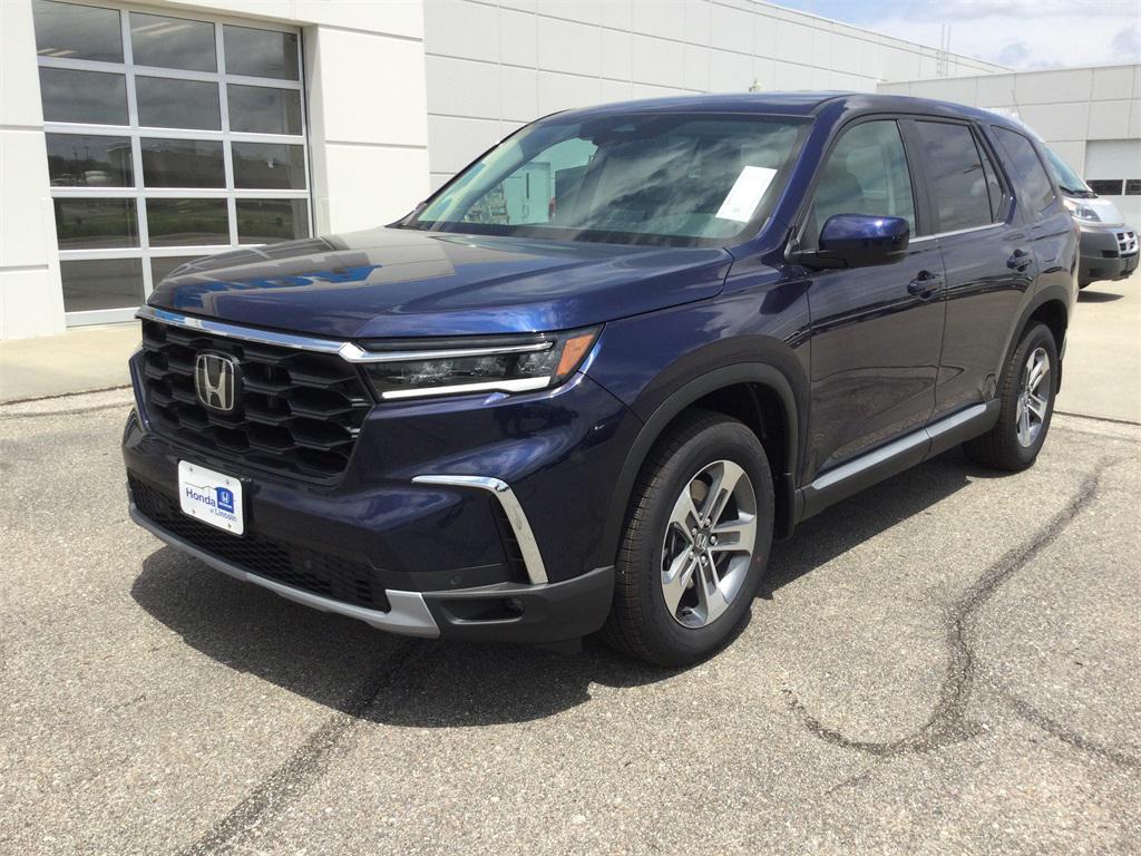 new 2025 Honda Pilot car, priced at $47,825