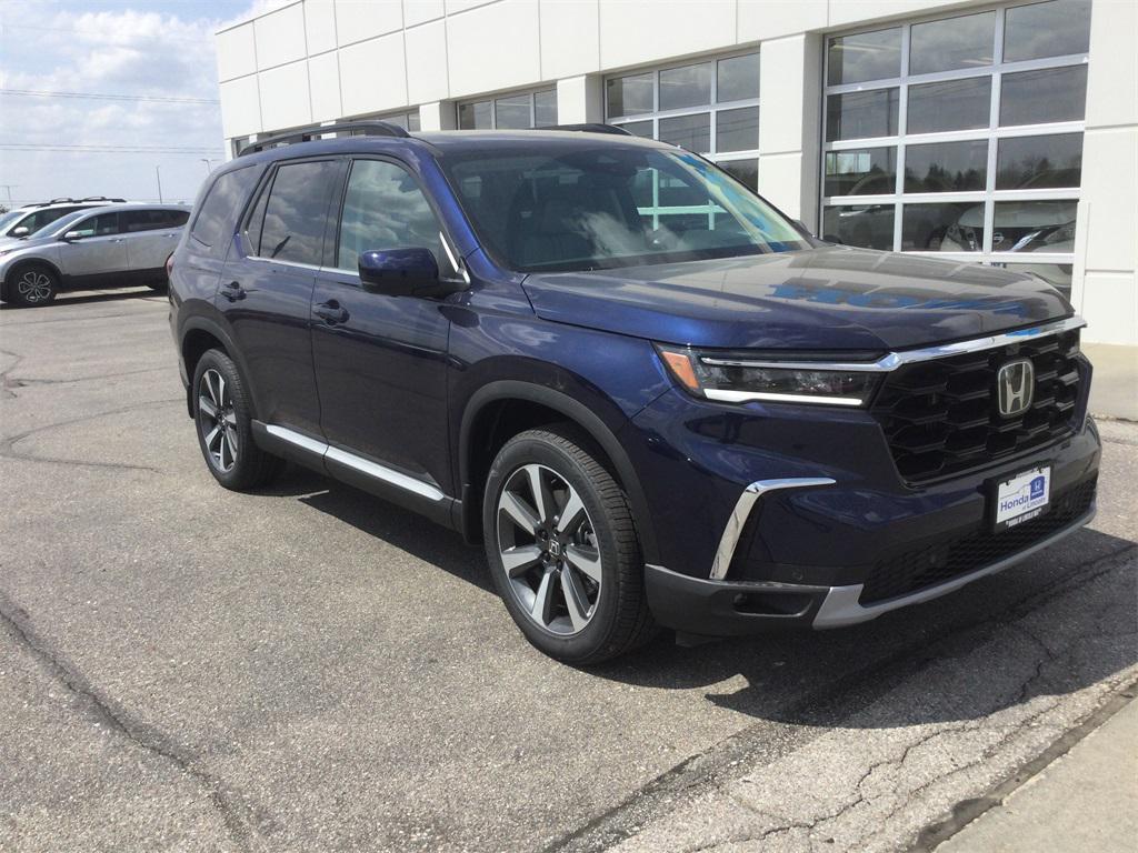 new 2025 Honda Pilot car, priced at $54,575