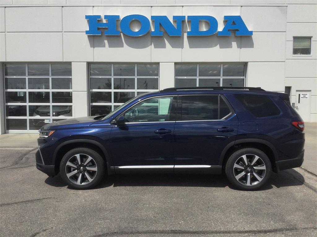 new 2025 Honda Pilot car, priced at $54,575