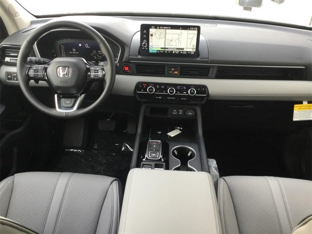 new 2025 Honda Pilot car, priced at $54,575